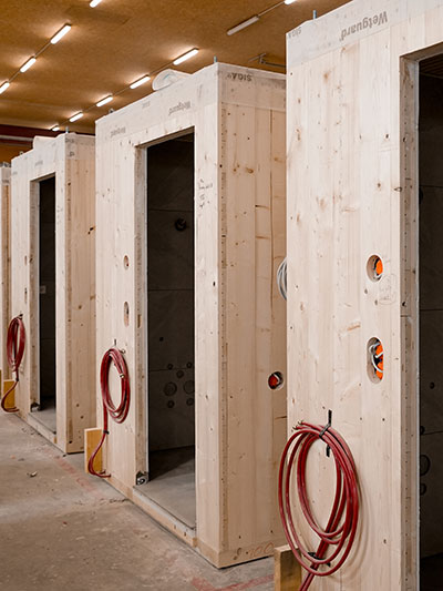 Woodbloc Produktionsmitarbeiter Modulbau